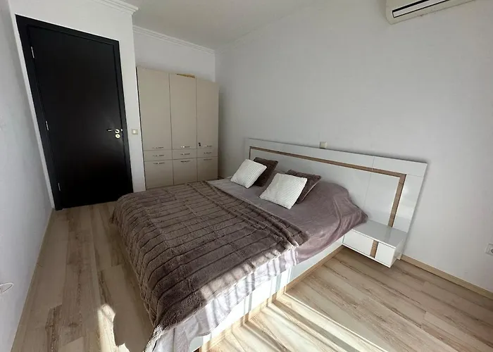 In The Complex Olymp Apartman Szveti Vlasz